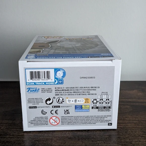 NEW Eevee Funko Pop Pearlescent Eevee Pokemon Center Exclusive Funko Pop 577 - Picture 7 of 9